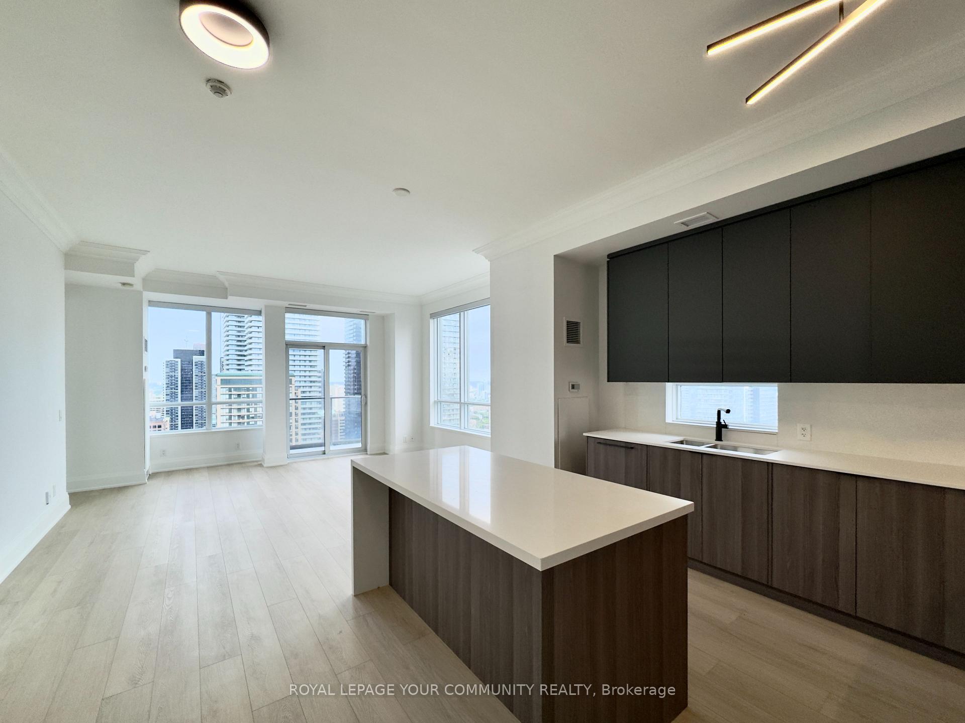 3 Bedrooms Condo at 21 Balmuto, Toronto For sale