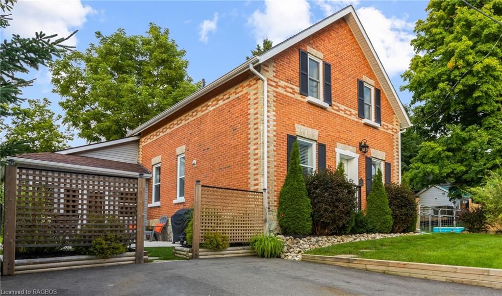 8 LEVITTA Street Grey Highlands Ontario N0C 1E0