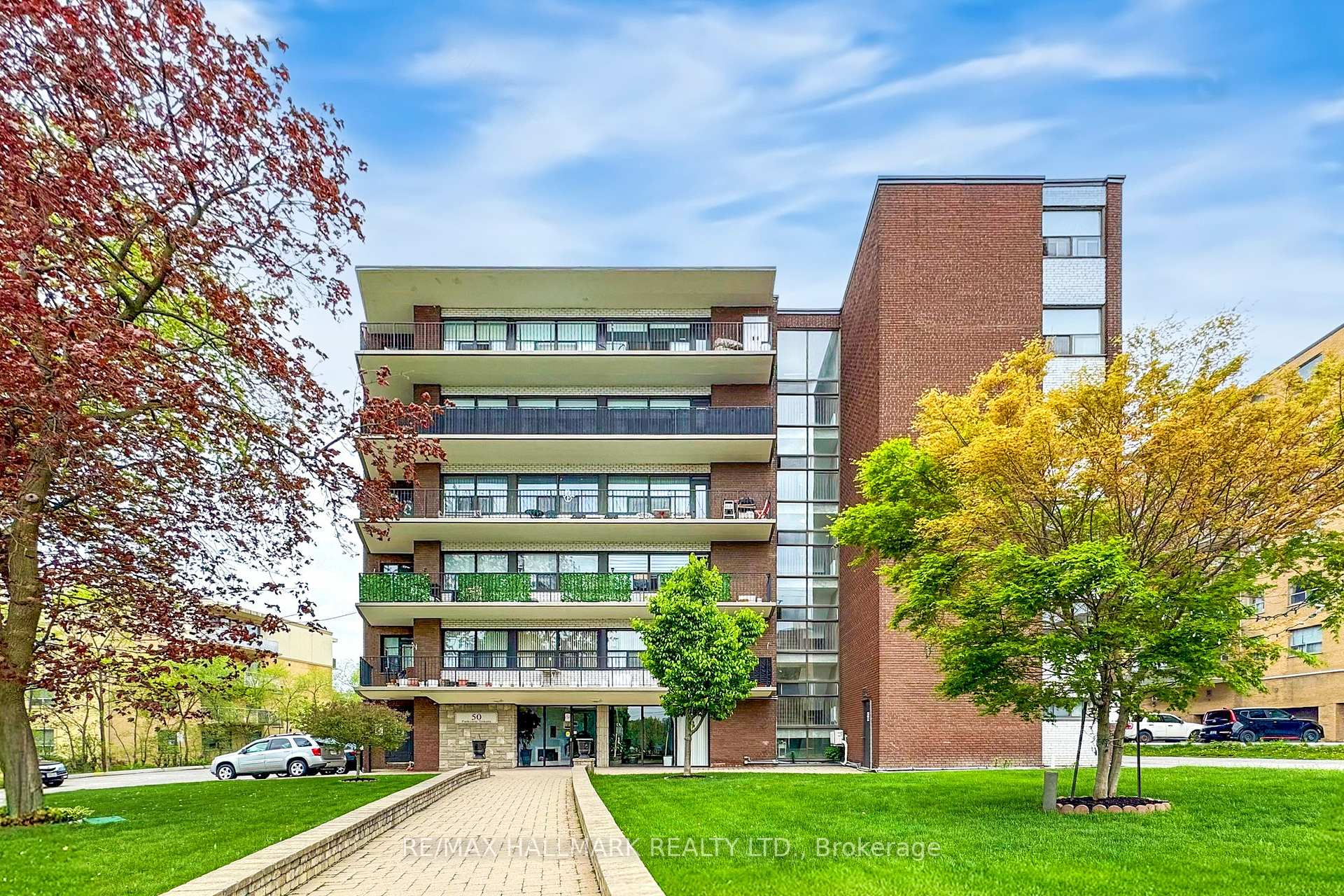 2 Bedrooms Condo at 50 Gulliver, Toronto For sale
