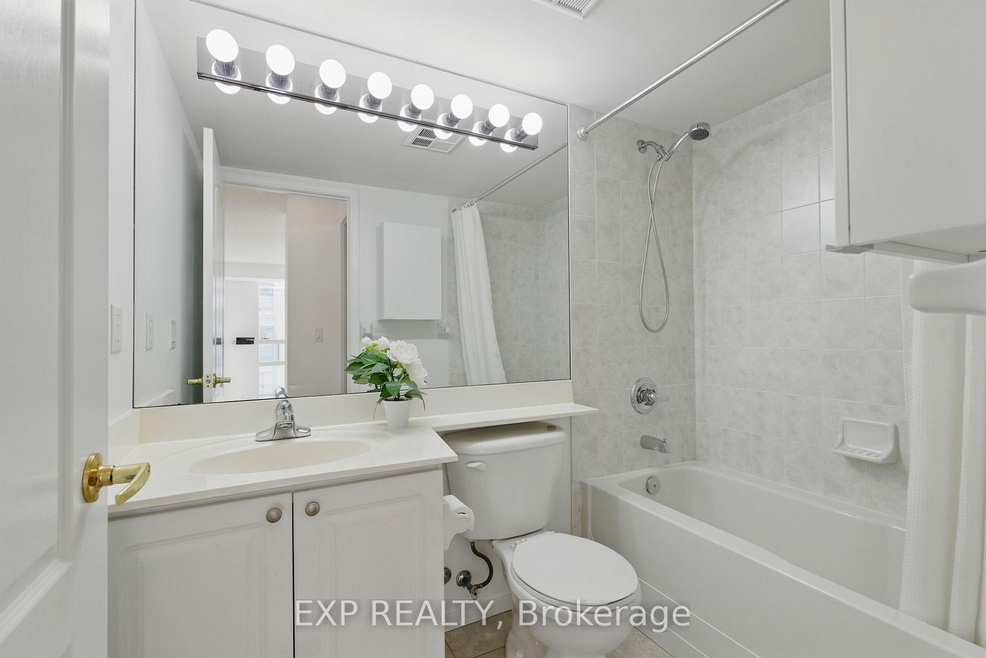 2 Bedrooms Condo at 18 Stafford, Toronto For sale