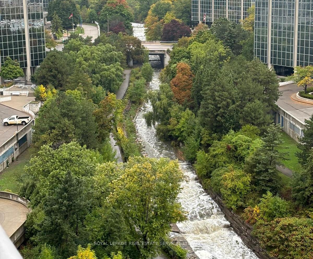 2 Bedrooms Condo at 80 Absolute, Mississauga For sale