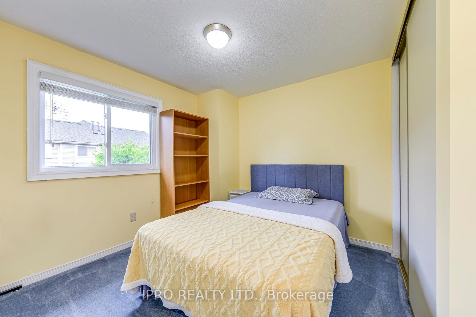 3 Bedrooms Condo at 2051 MERCHANTS, Oakville For sale