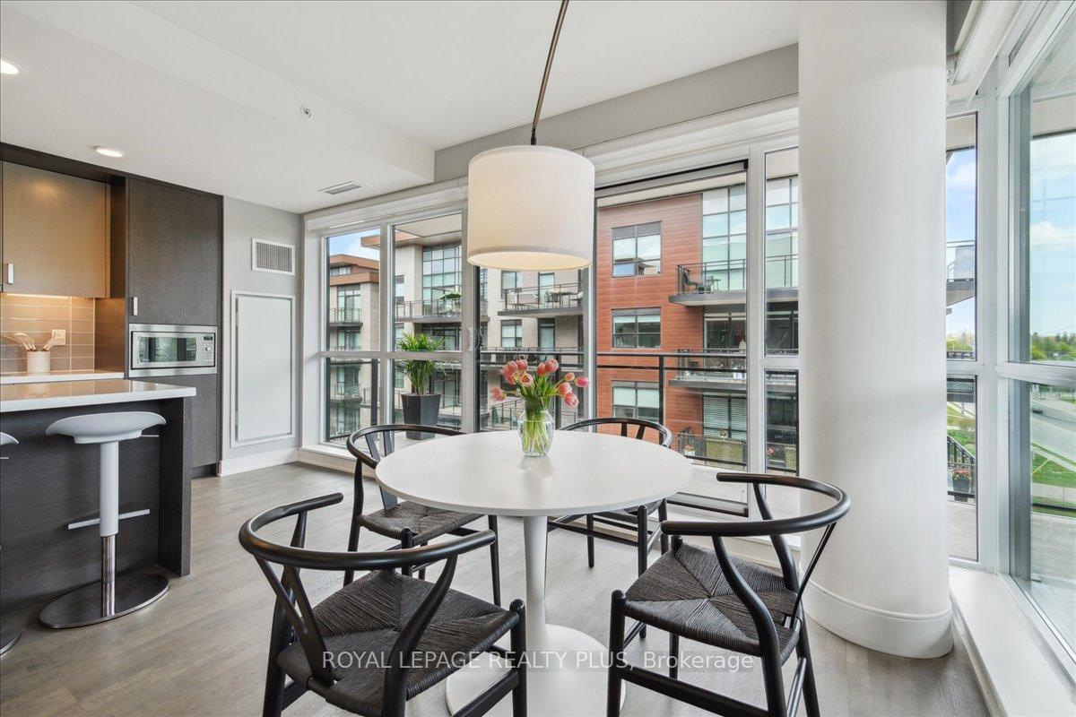 2 Bedrooms Condo at 1575 Lakeshore, Mississauga For sale