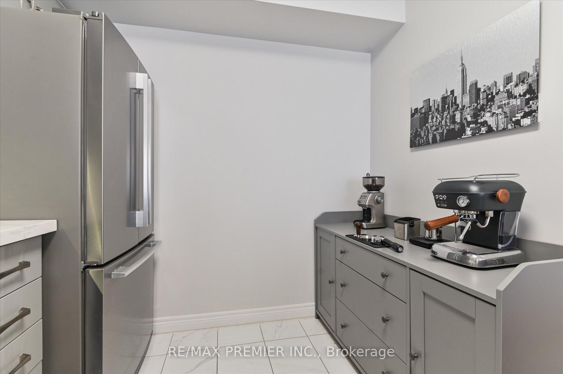 3 Bedrooms Condo at 3 Everson, Toronto For sale