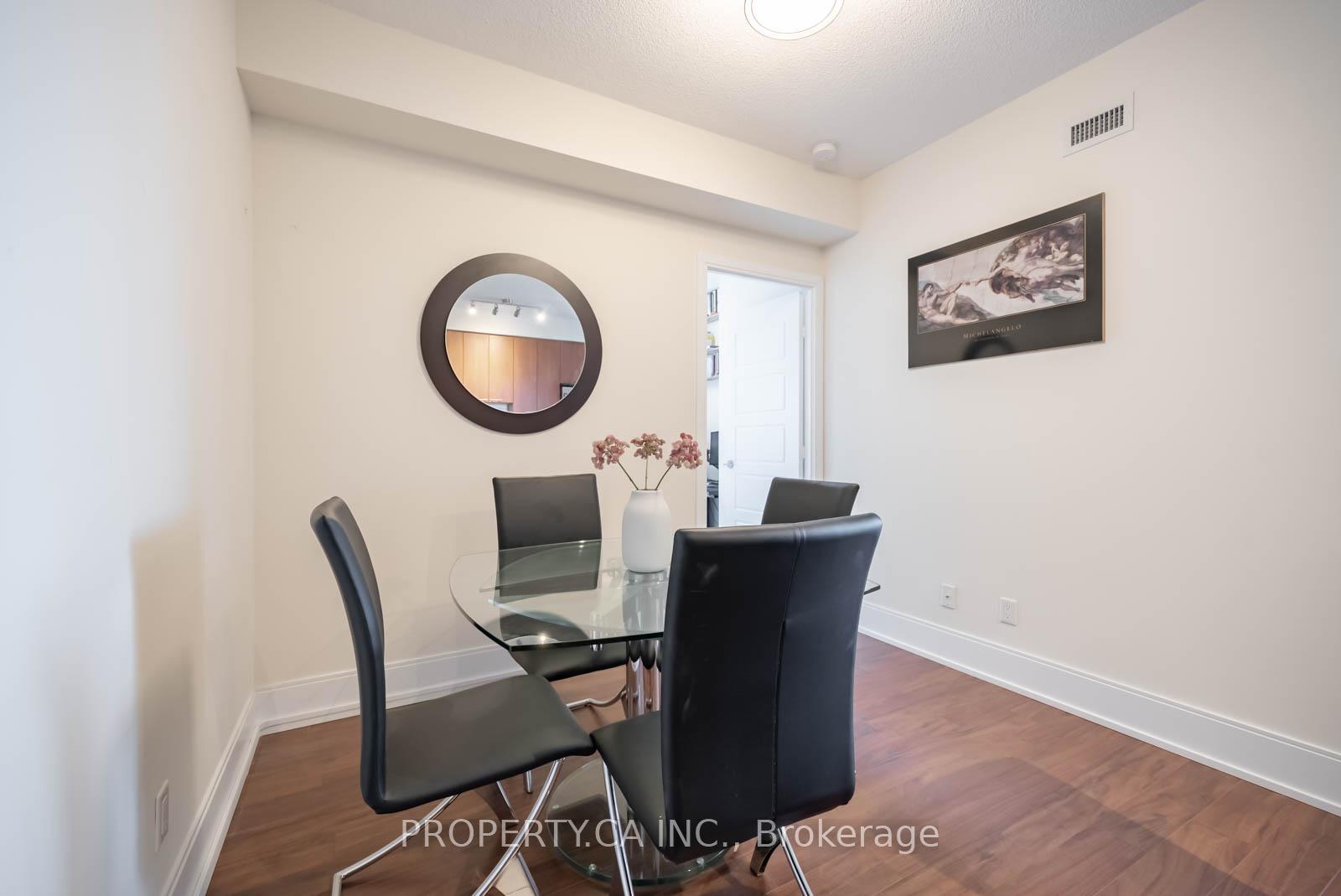 2 Bedrooms Condo at 15 Viking, Toronto For sale