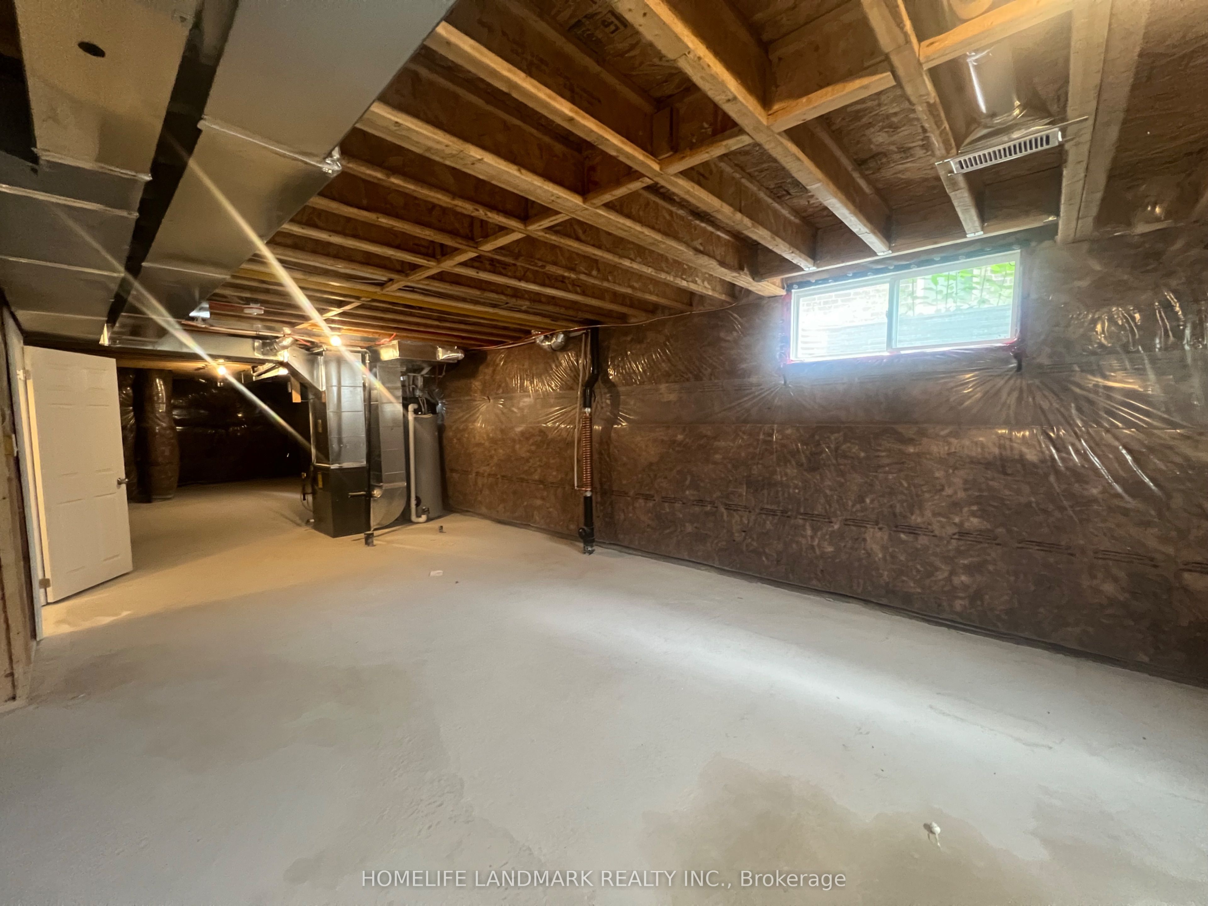 16 Kenneth Ross Crescent