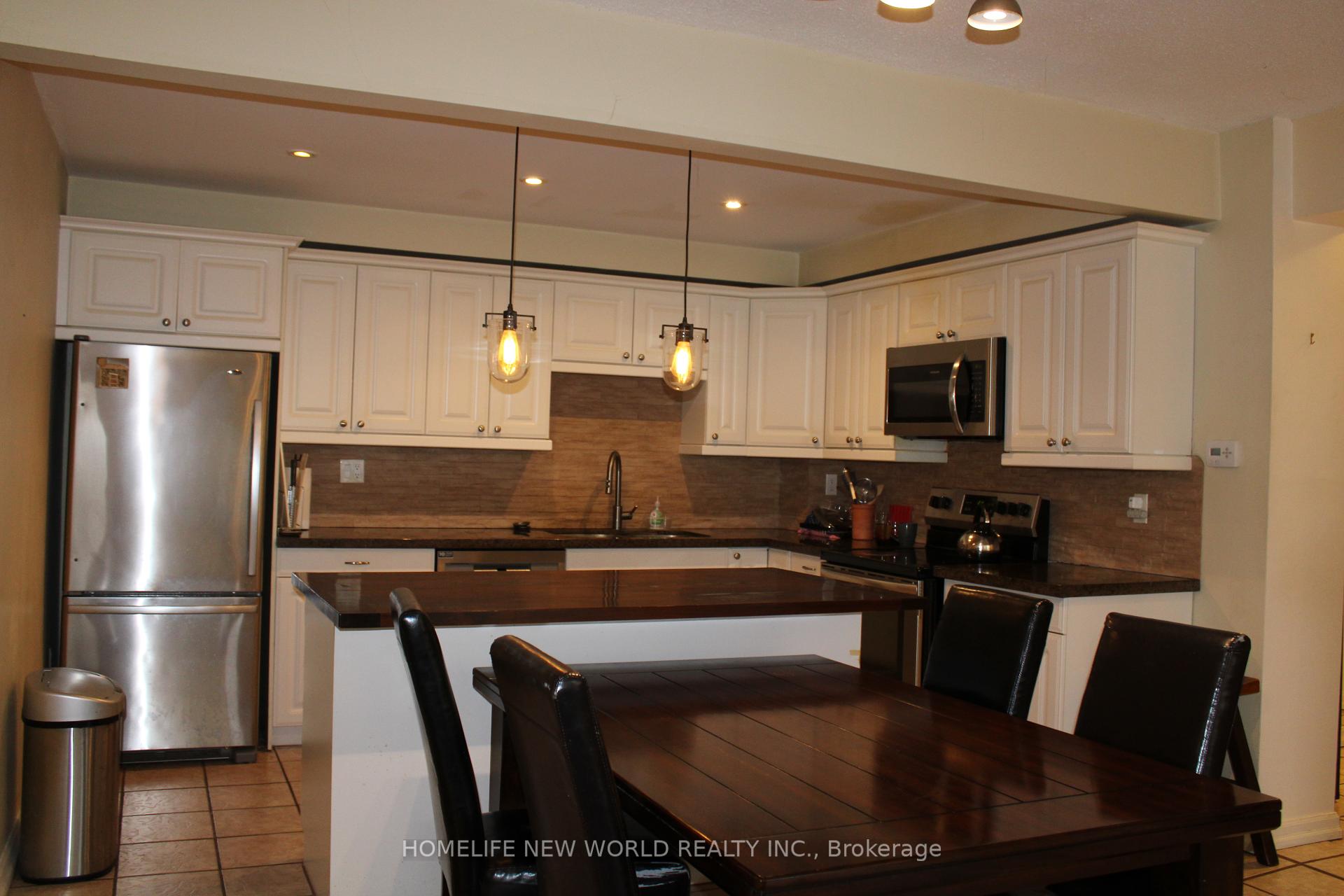 3 Bedrooms Condo at 69 Upper Canada, Toronto For sale