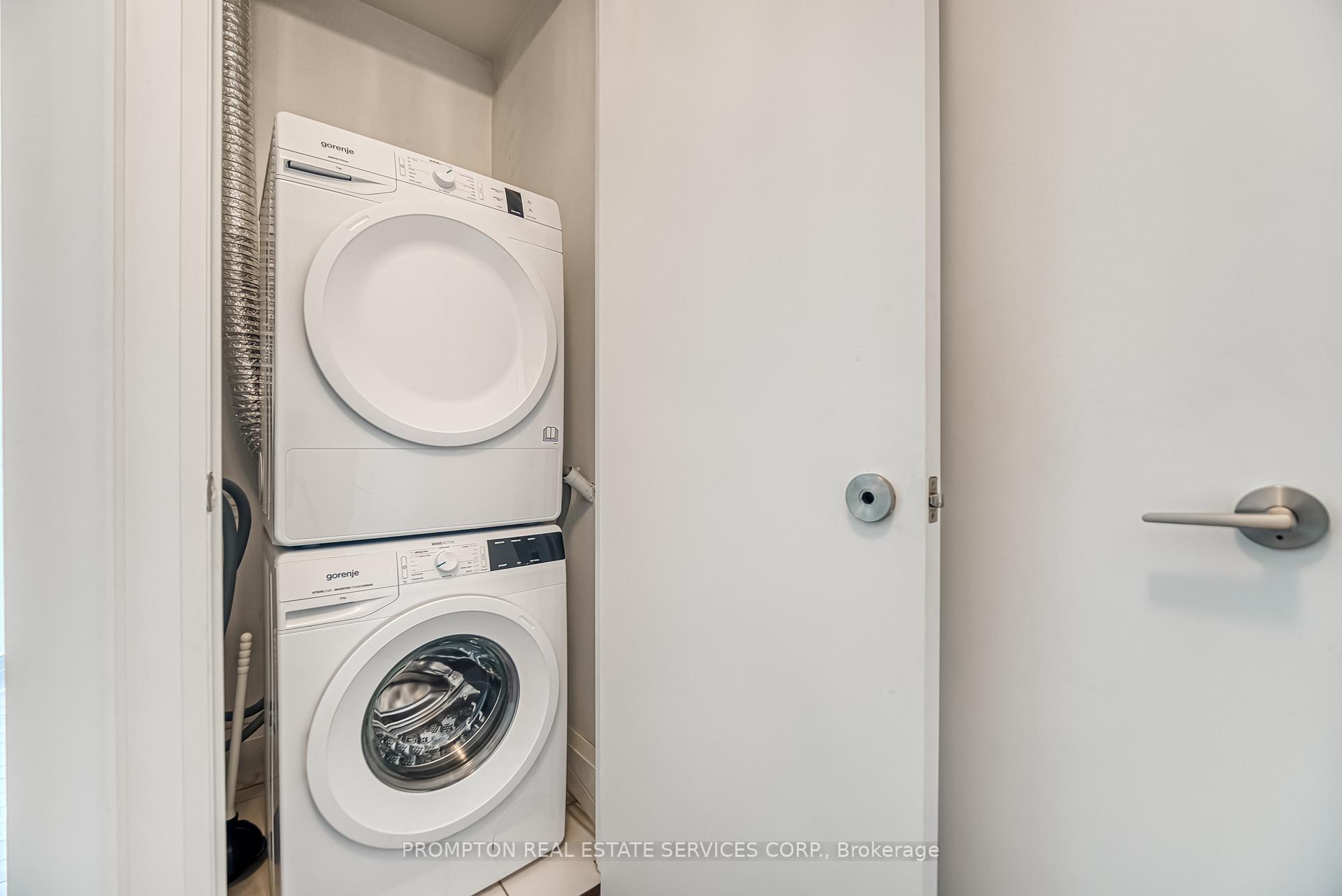 2 Bedrooms Condo at 39 Queens, Toronto For sale