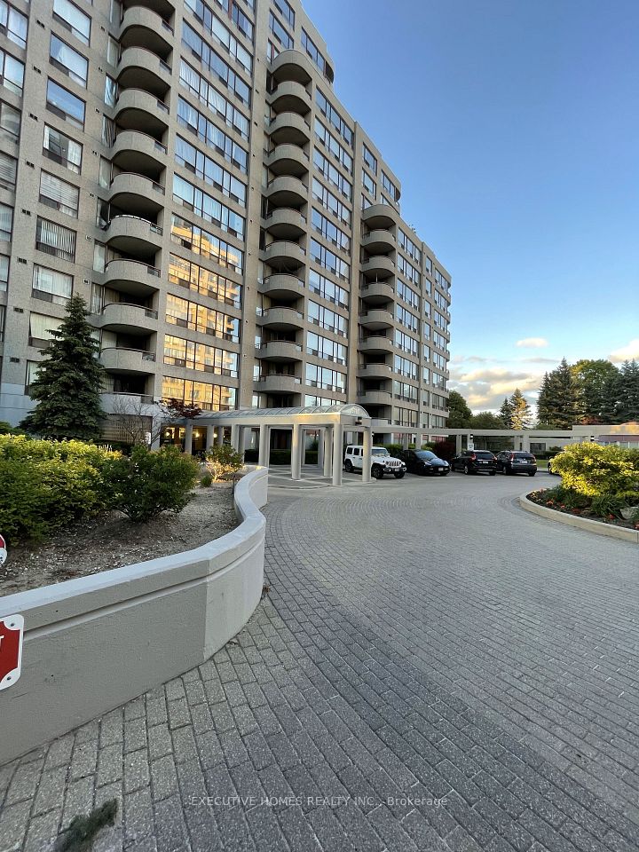 5785 Yonge