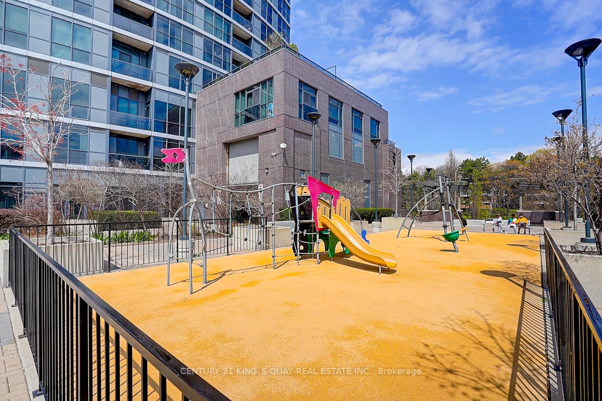2 Bedrooms Condo at 5 Valhalla Inn, Toronto For sale