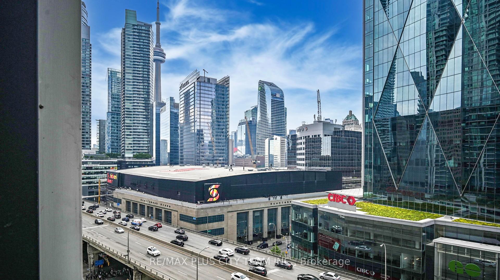 2 Bedrooms Condo at 18 Harbour, Toronto For sale