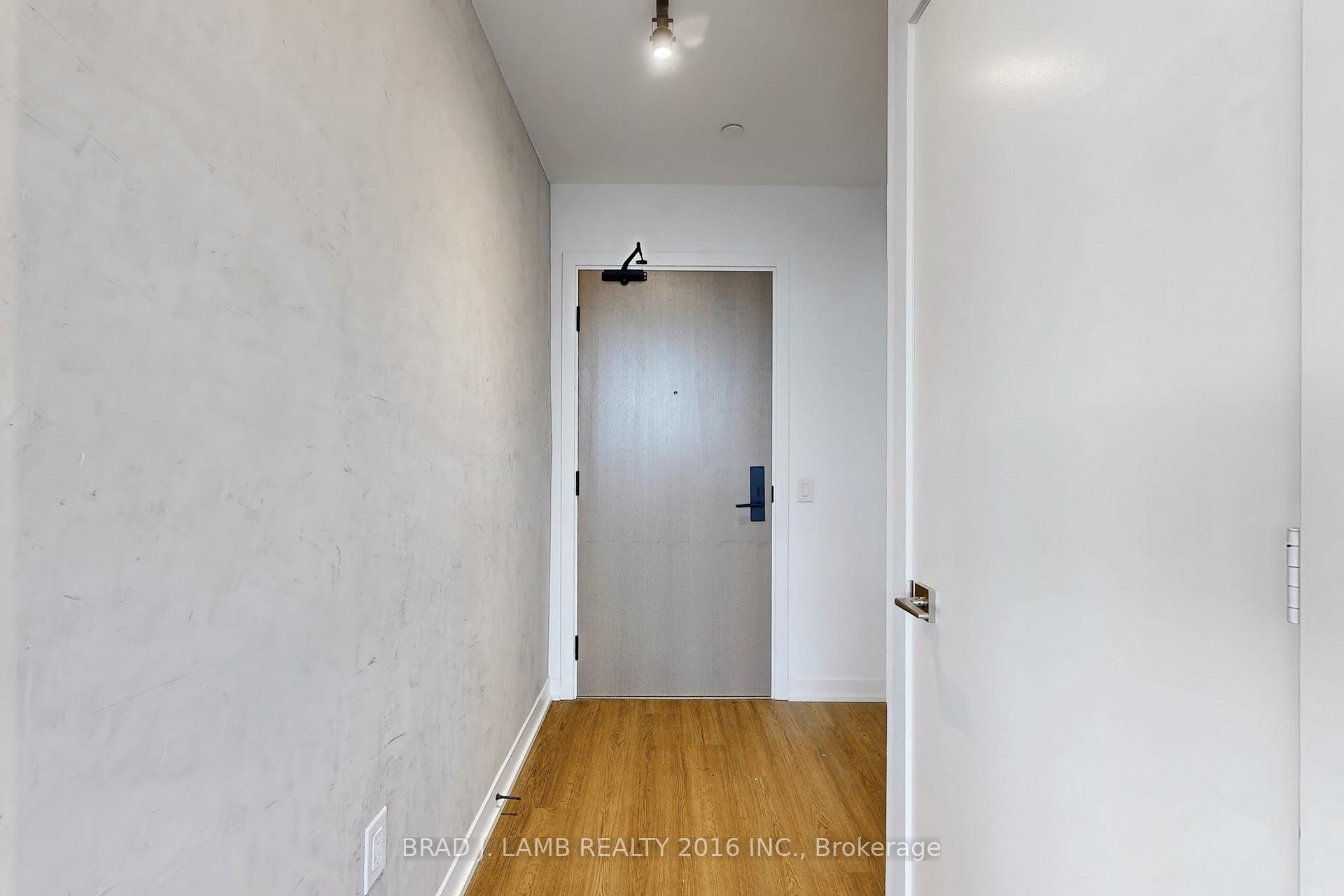 3 Bedrooms Condo at 195 McCaul, Toronto For sale