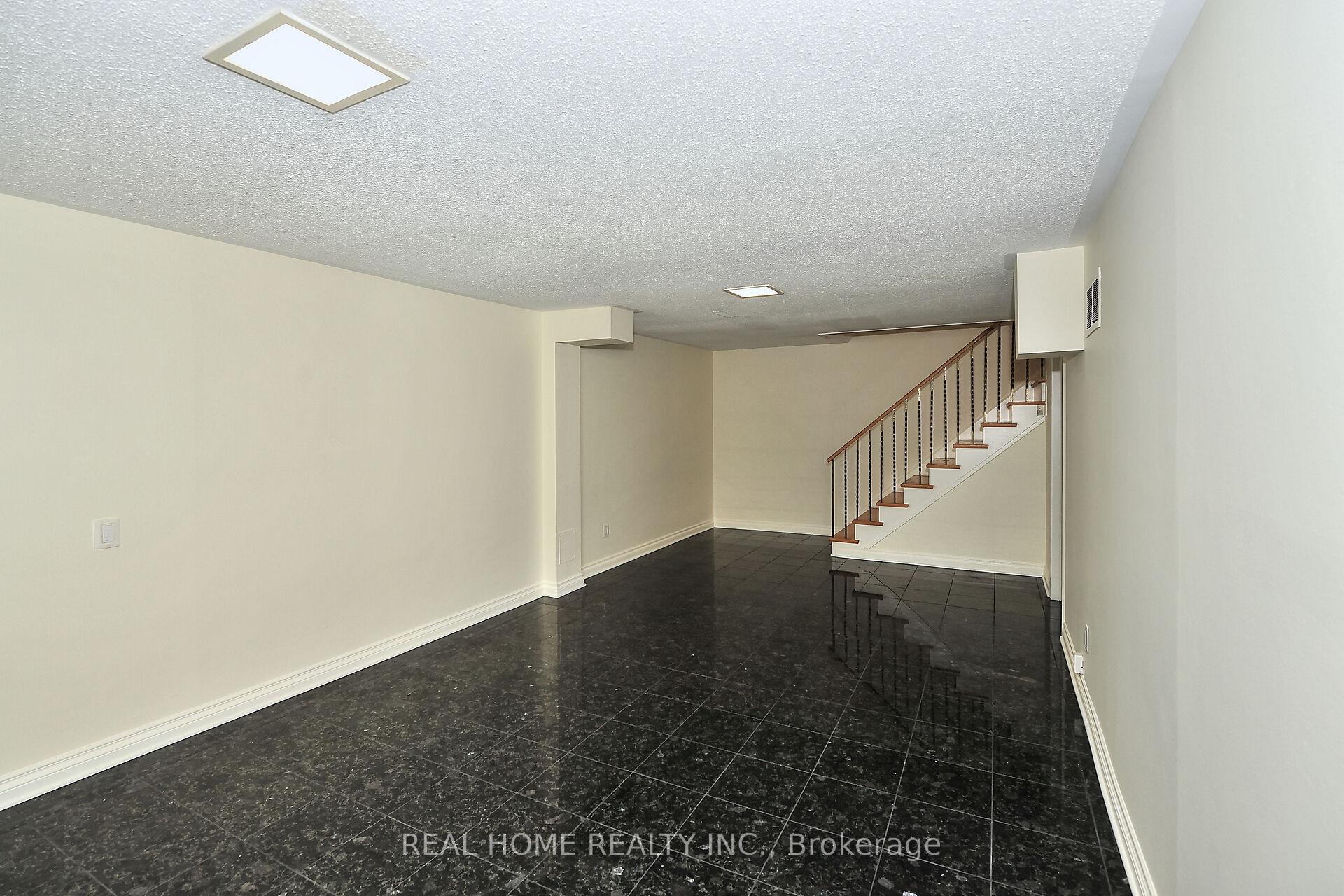 2 Bedrooms Condo at 10 Farina Mill,  Toronto For sale