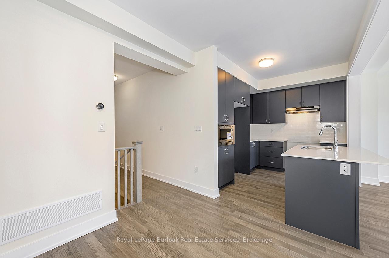 4 Bedrooms Condo at 2184 Postmaster,  Oakville For sale