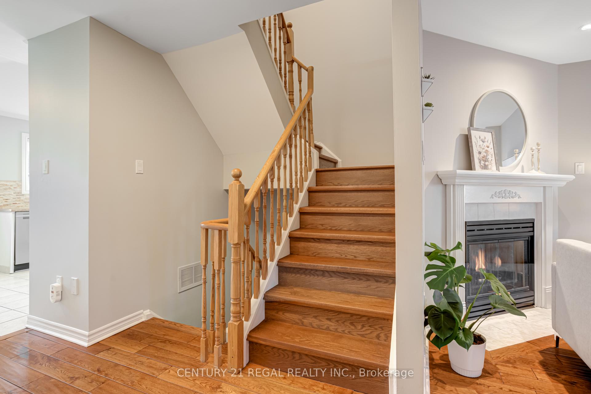 3 Bedrooms Condo at 45 Bristol, Mississauga For sale