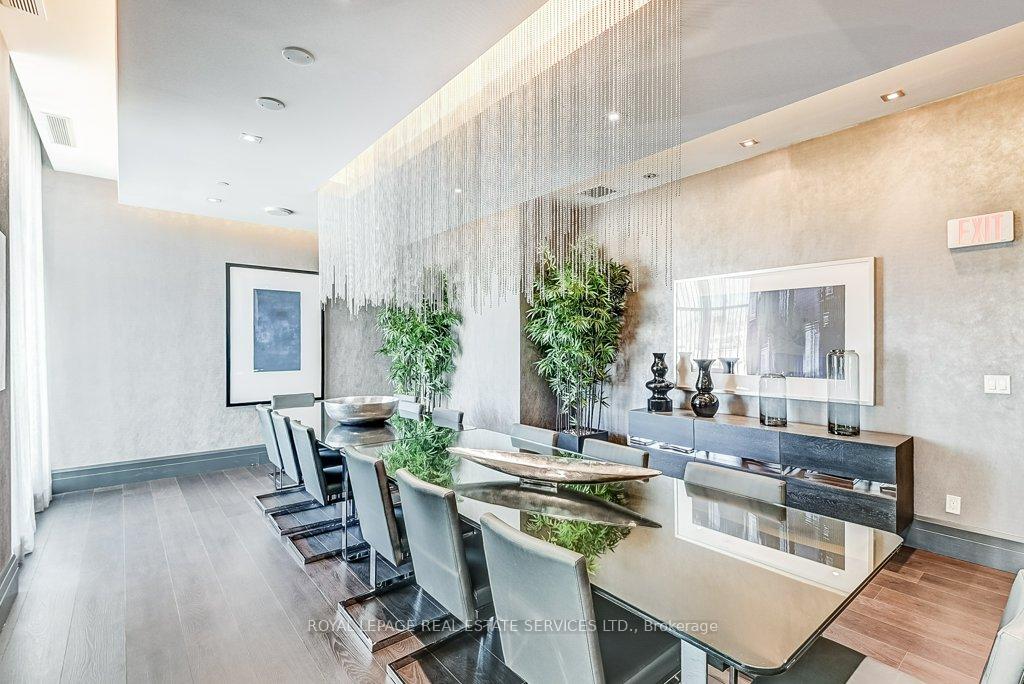 2 Bedrooms Condo at 55 Speers, Oakville For sale
