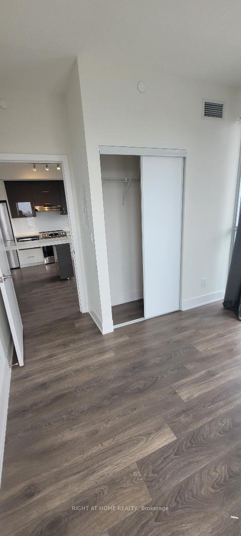 2 Bedrooms Condo at 188 Fairview mall, Toronto For sale