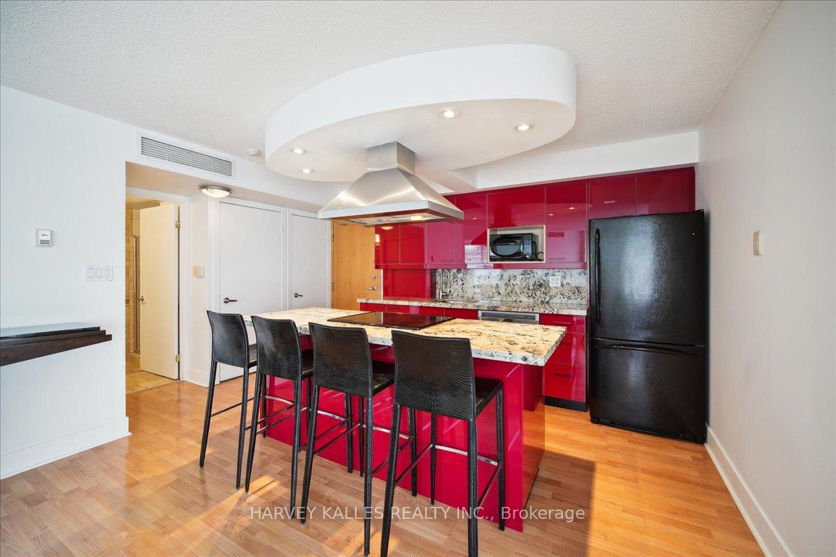 2 Bedrooms Condo at 550 Queens, Toronto For sale