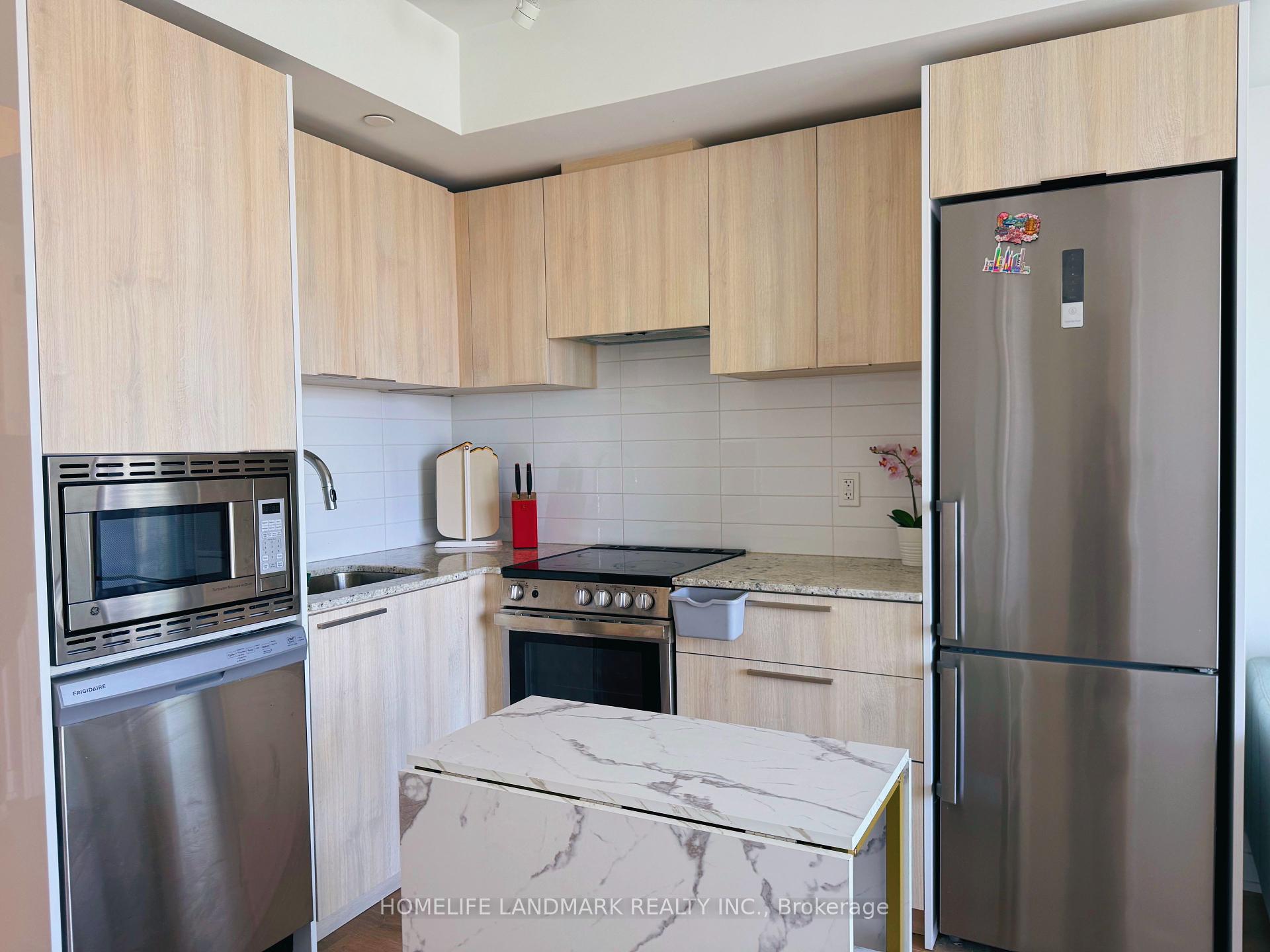 2 Bedrooms Condo at 501 Yonge, Toronto For sale