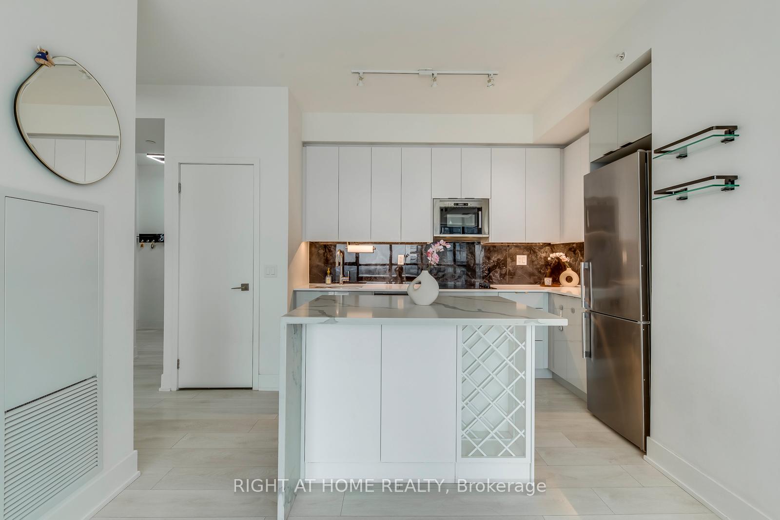 2 Bedrooms Condo at 2916 Highway 7, Vaughan For sale
