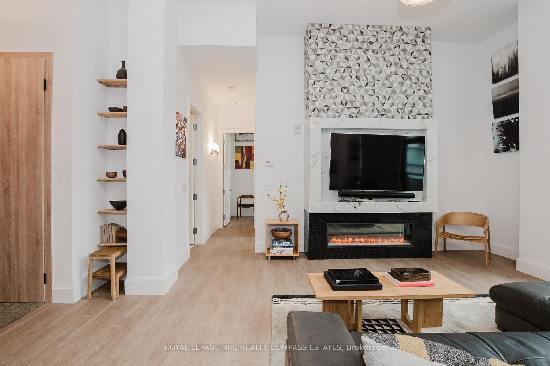 2 Bedrooms Condo at 118 King,  Hamilton For sale