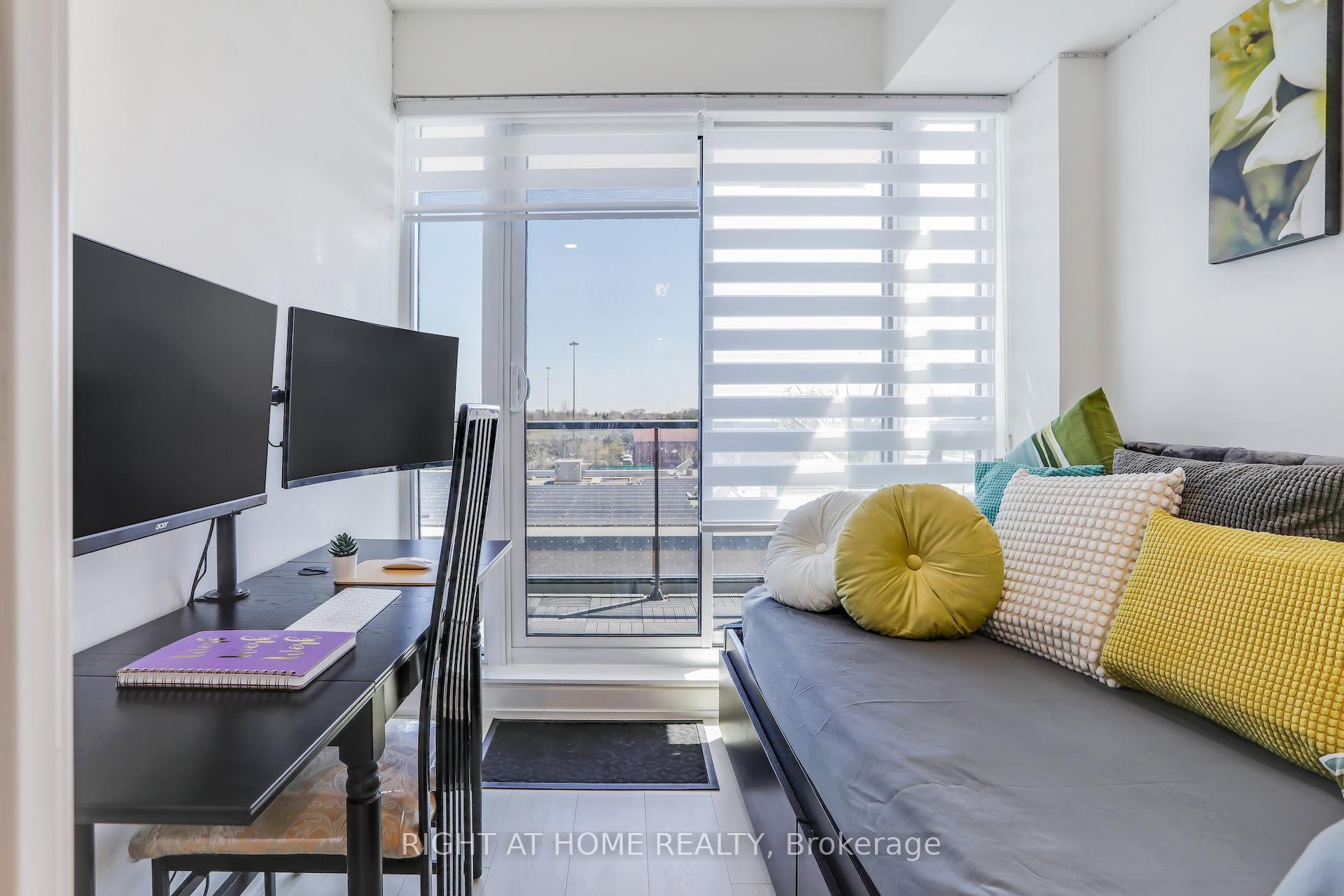 4 Bedrooms Condo at 31 Tippett, Toronto For sale
