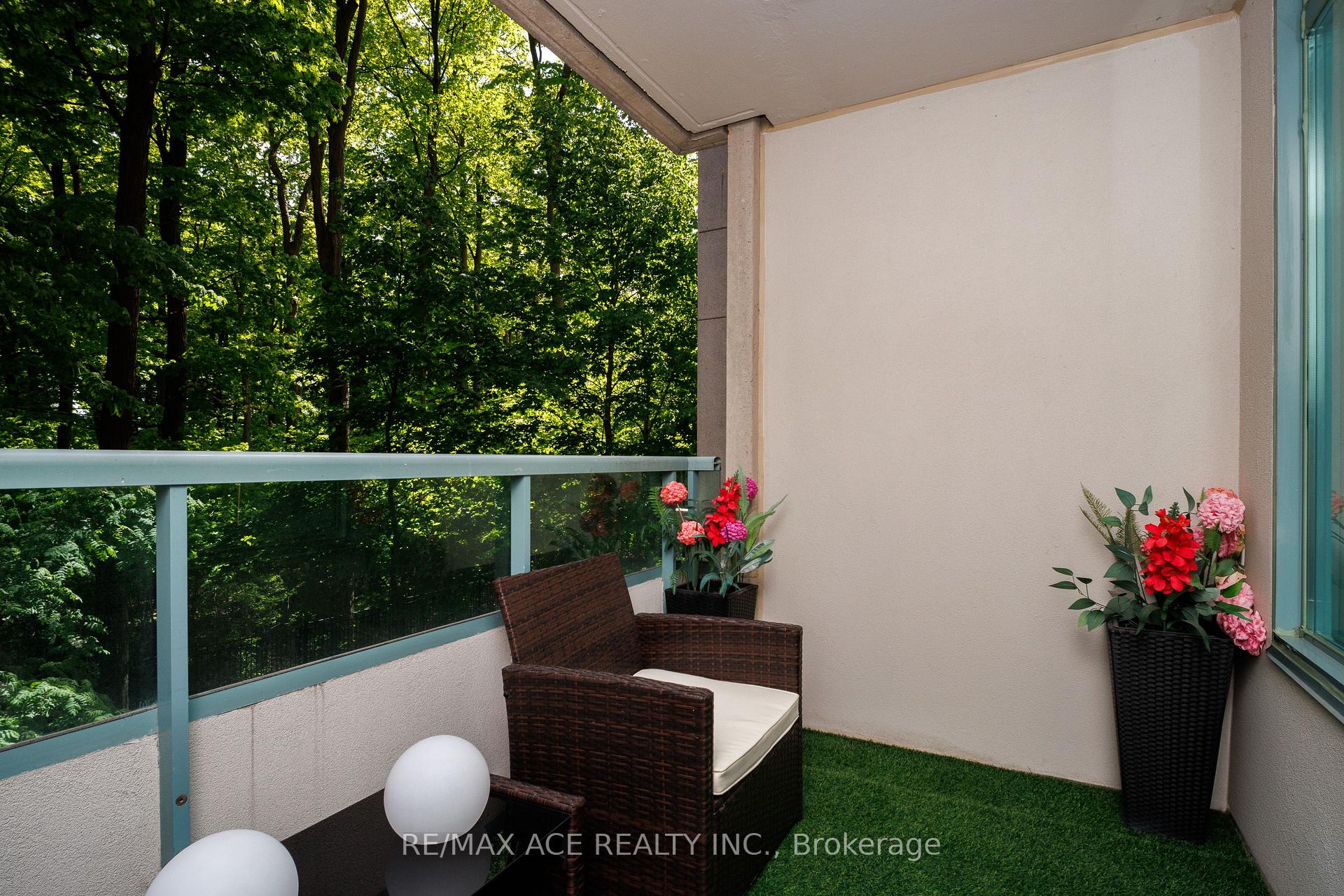 3 Bedrooms Condo at 61 Town Centre, Toronto For sale