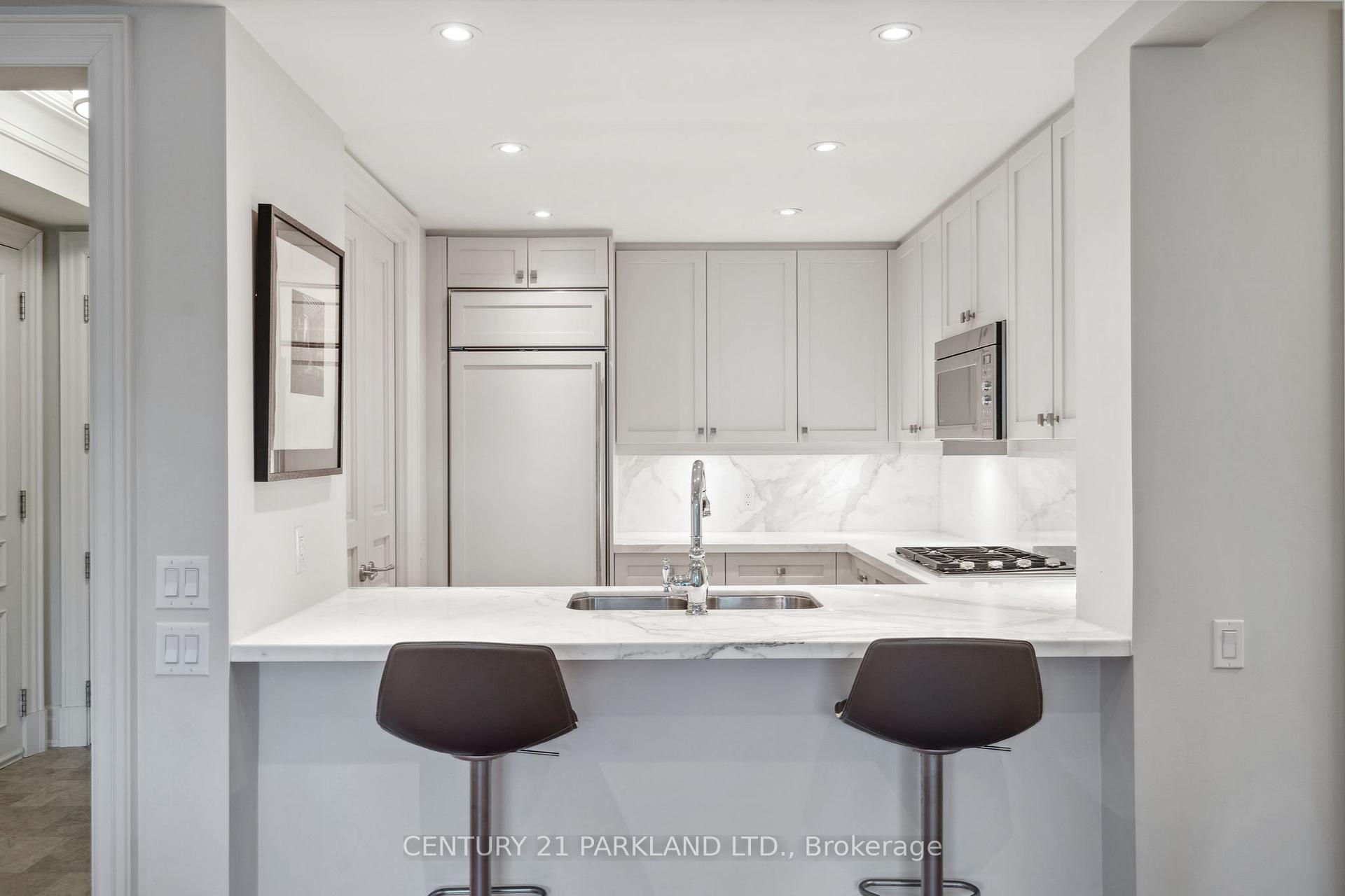 2 Bedrooms Condo at 155 St Clair, Toronto For sale