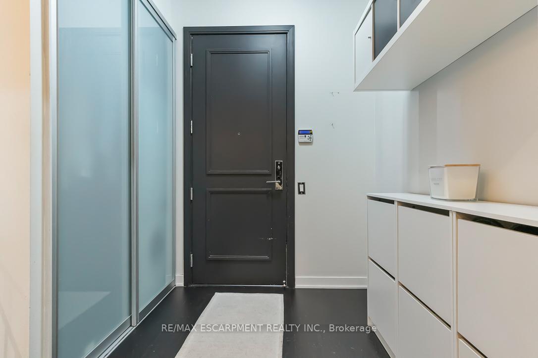 2 Bedrooms Condo at 88 Park Lawn,  Toronto For sale