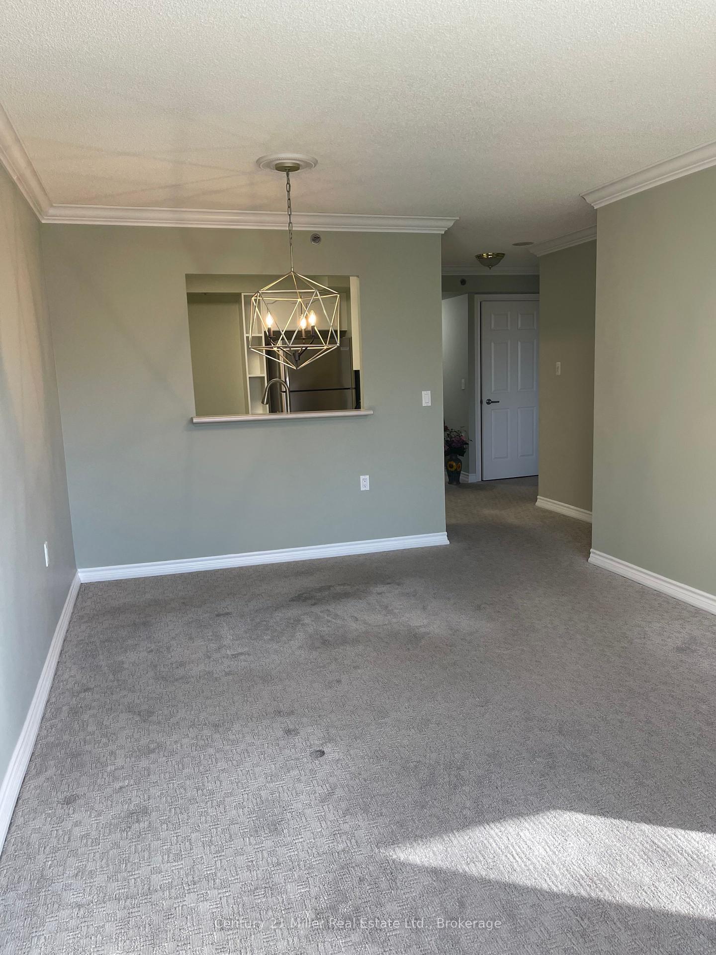 2 Bedrooms Condo at 100 Burloak,  Burlington For sale
