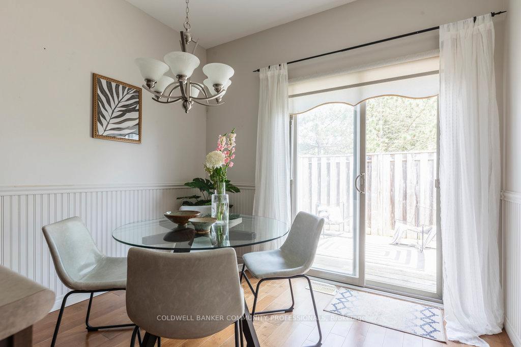 2 Bedrooms Condo at 130 Southbrook, Hamilton For sale