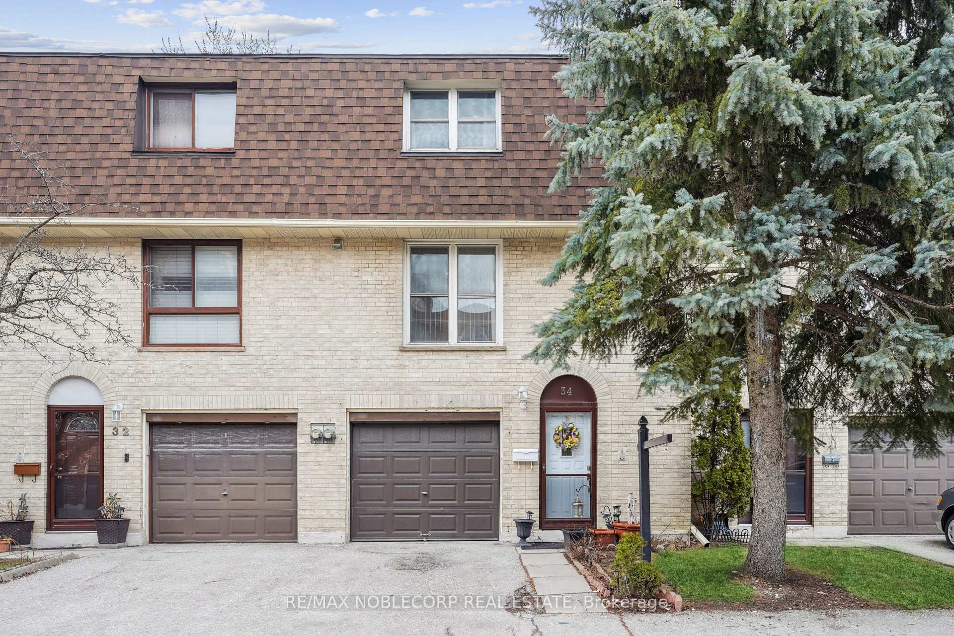 3 Bedrooms Condo at 34 Corvus Star, Toronto For sale