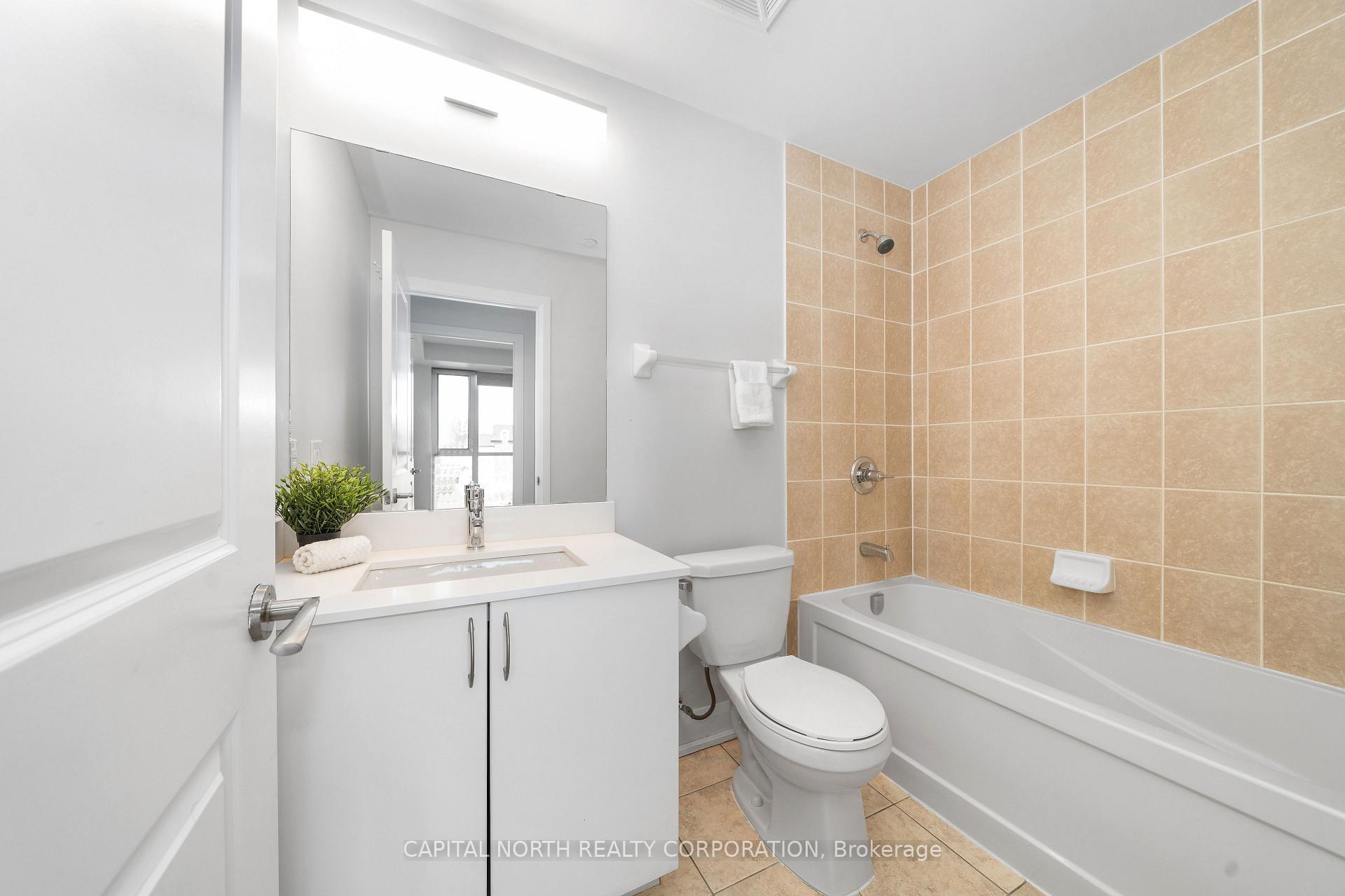 2 Bedrooms Condo at 4700 Highway 7, Vaughan For sale