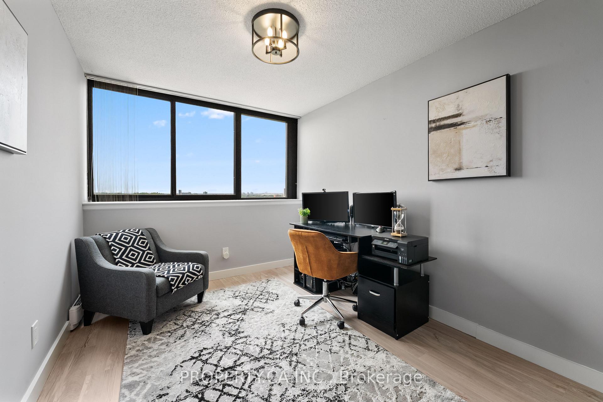 3 Bedrooms Condo at 40 Richview, Toronto For sale