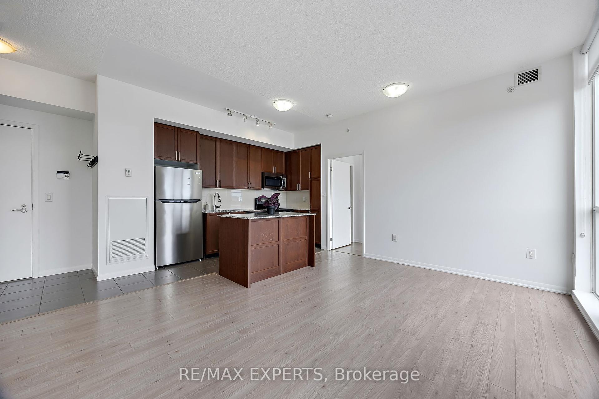 3 Bedrooms Condo at 36 Via Bagnato, Toronto For sale