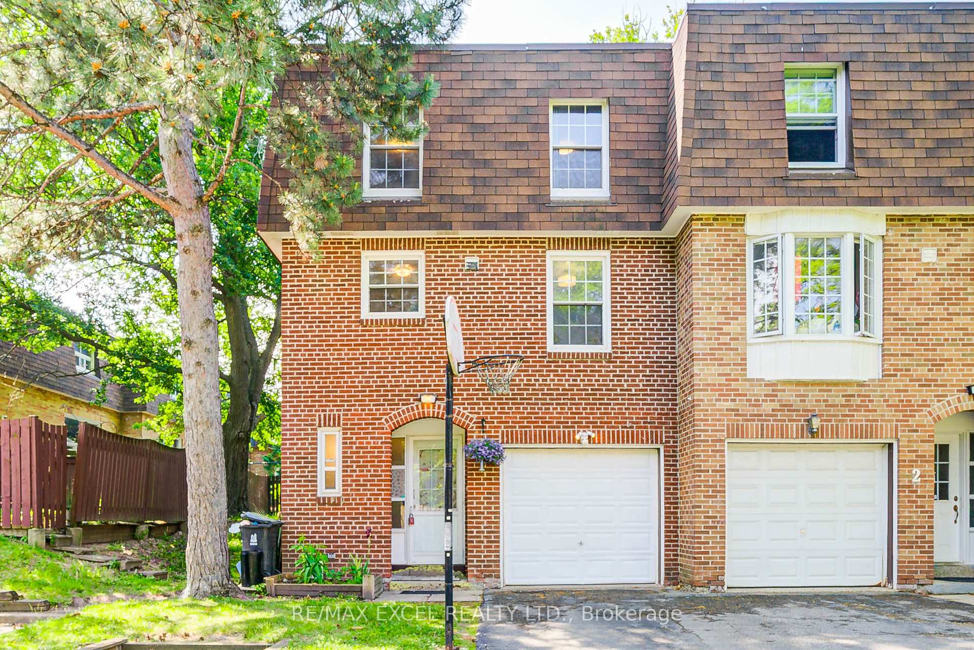 3 Bedrooms Condo at 20 Crockamhill, Toronto For sale