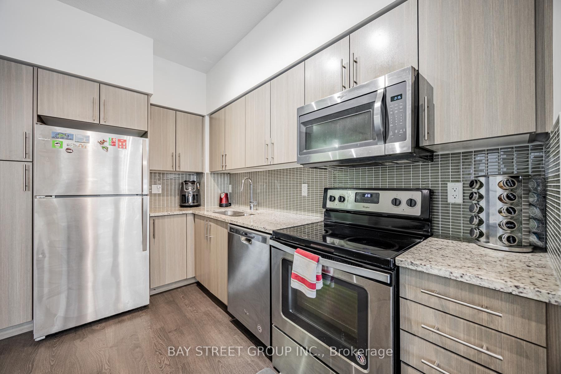 2 Bedrooms Condo at 55 Speers, Oakville For sale