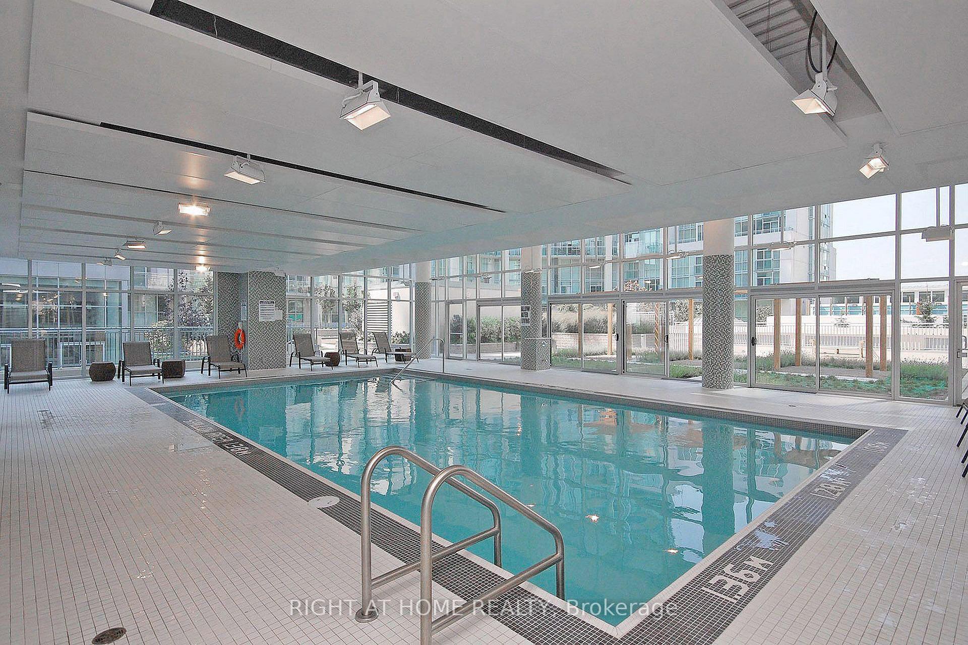 2 Bedrooms Condo at 225 Webb, Mississauga For sale