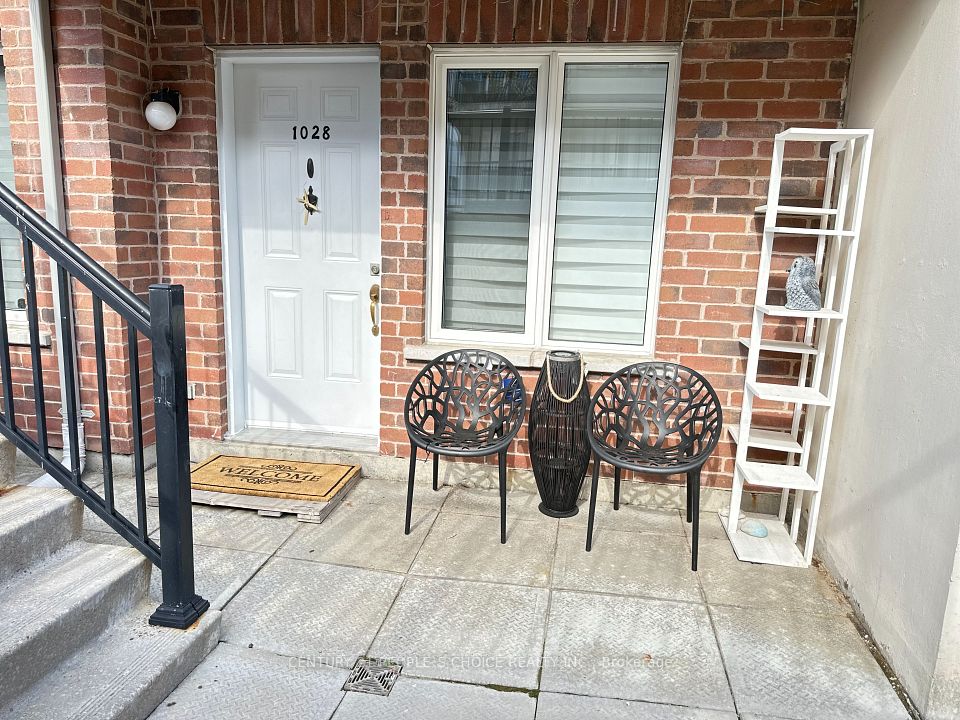 3045 Finch