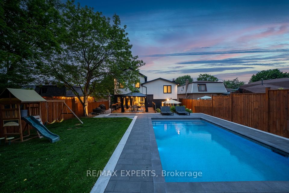 212 Ridge Road, Caledon, ON L7E 4W1