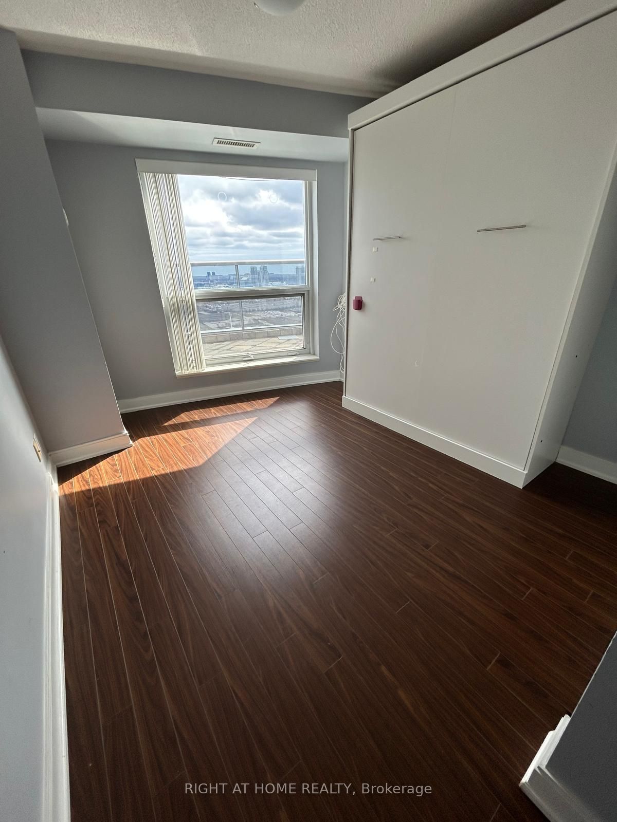 125 VILLAGE GREEN Square, #3703