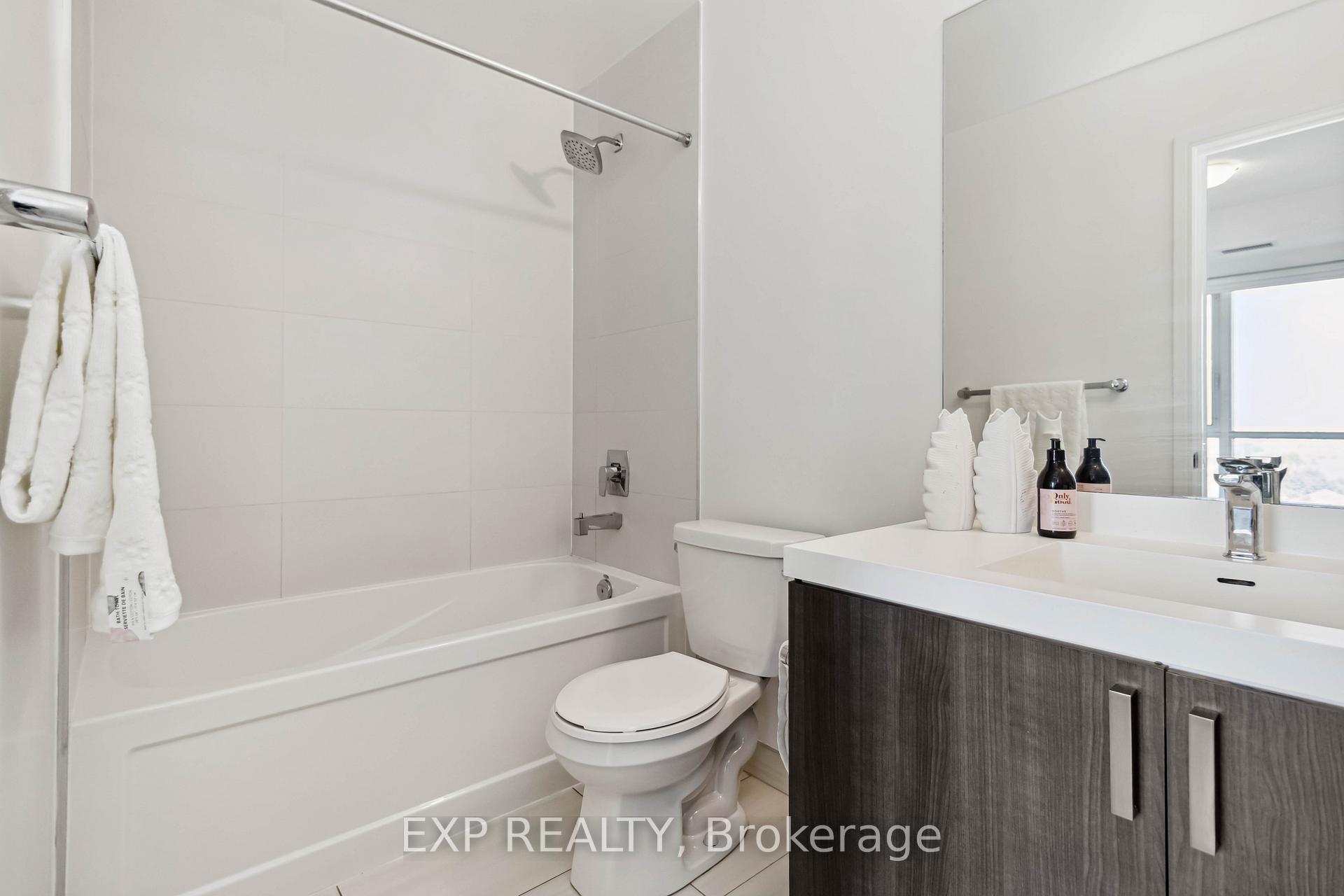 2 Bedrooms Condo at 8 Nahani, Mississauga For sale