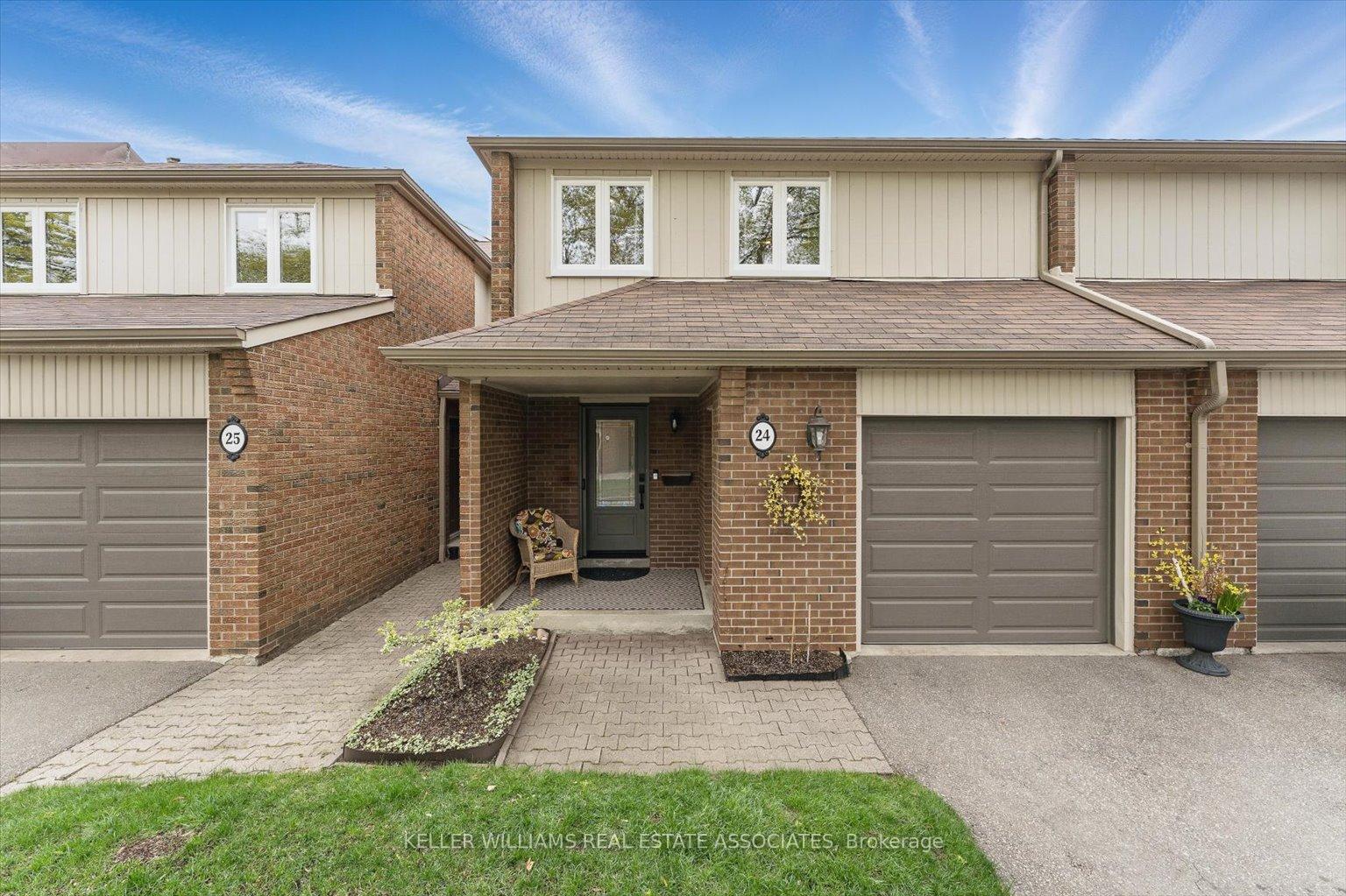 3 Bedrooms Condo at 150 South Service, Mississauga For sale