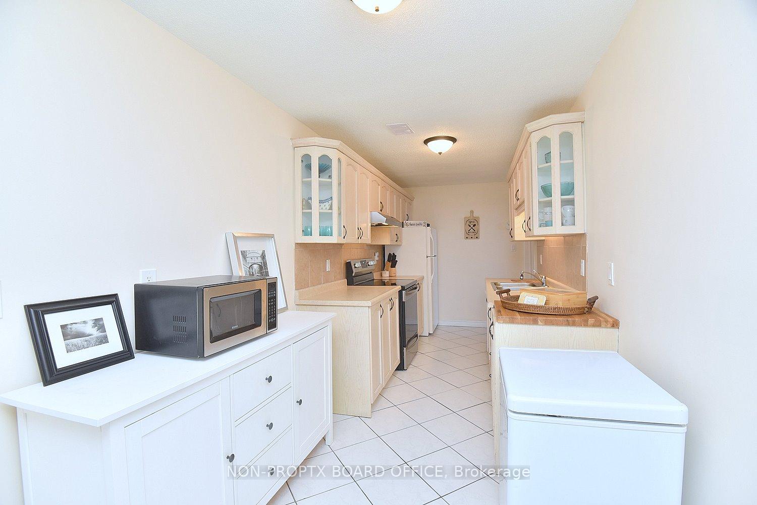 2 Bedrooms Condo at 893 Concession,  Hamilton For sale