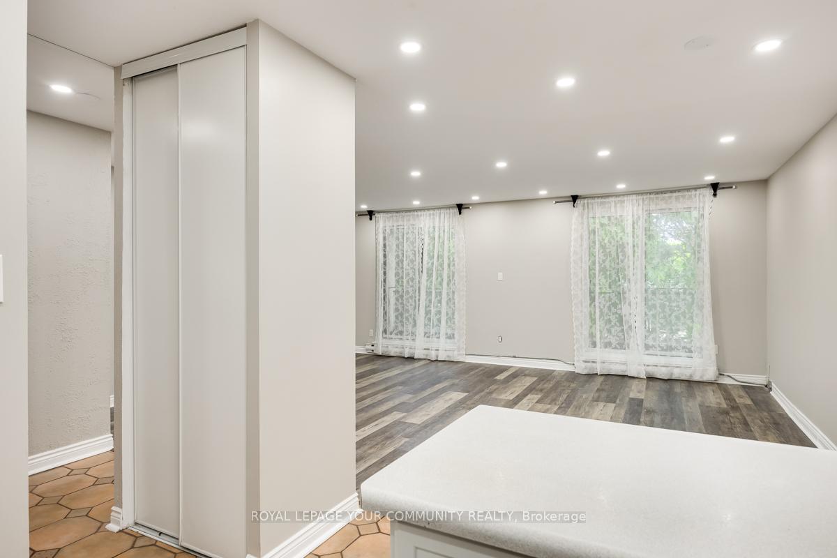 5 Bedrooms Condo at 25 Pebble, Toronto For sale