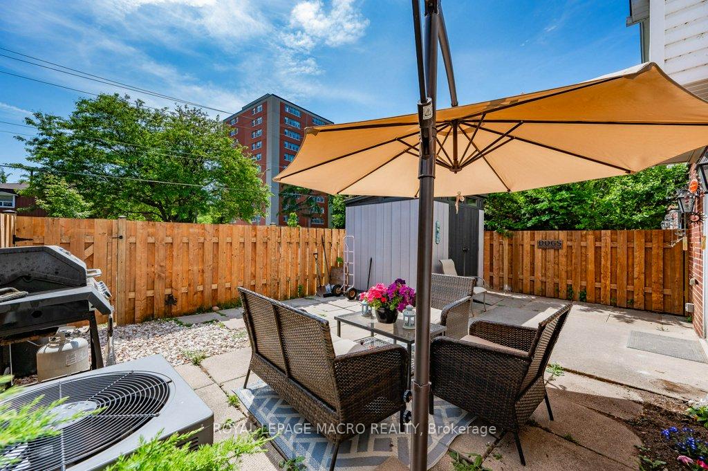 2 Bedrooms Condo at 483 Claridge, Burlington For sale
