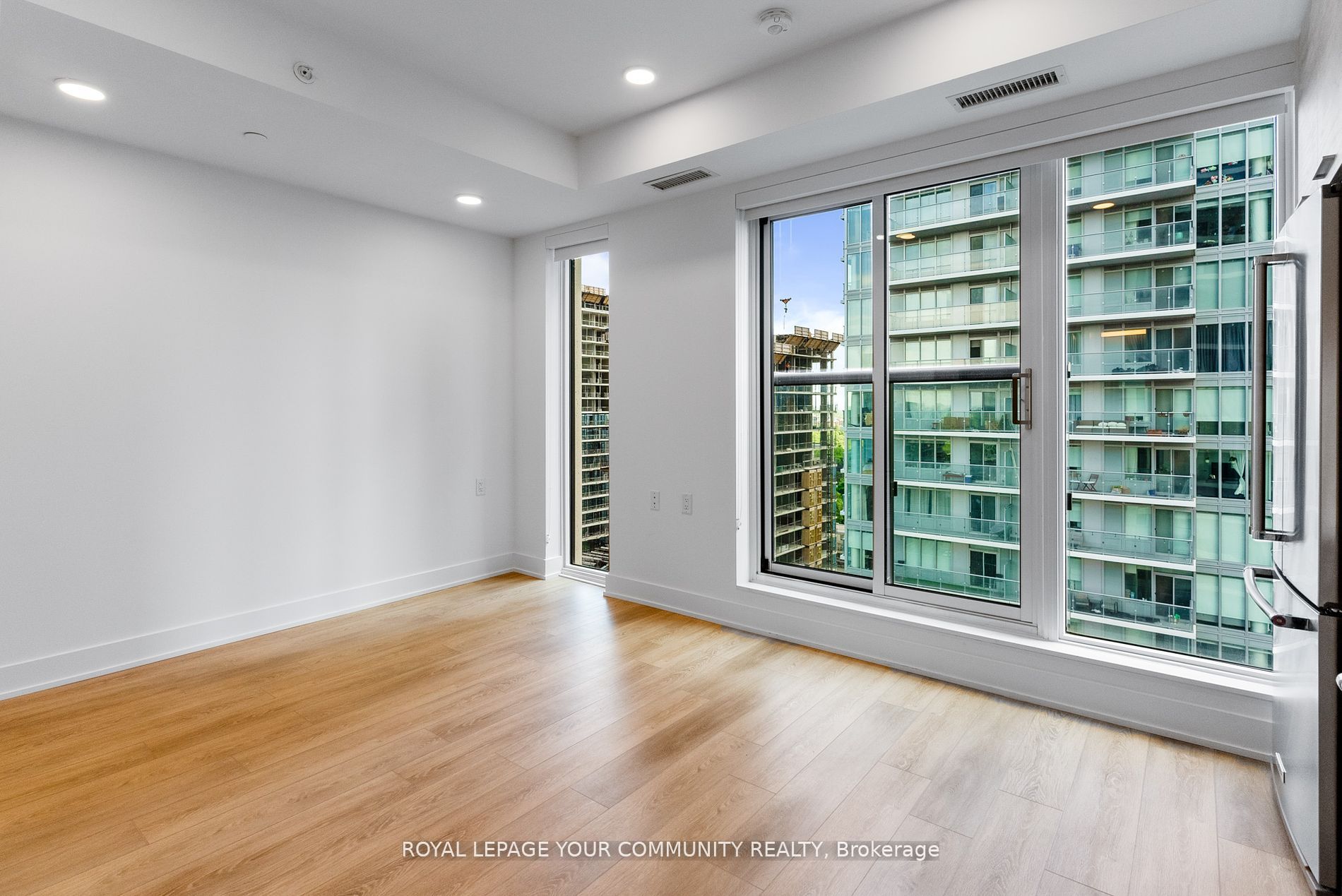200 Redpath Avenue, #3306