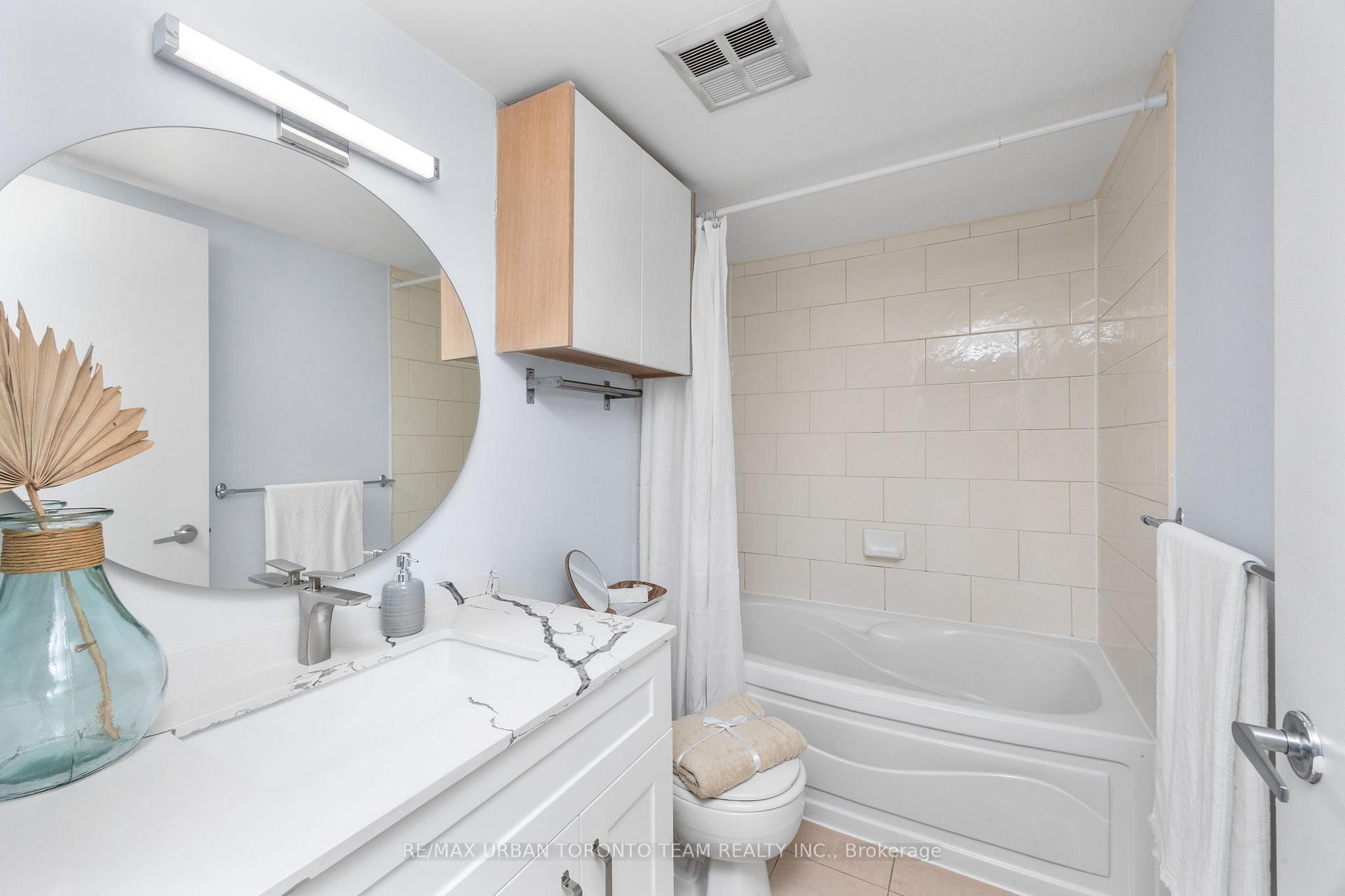 3 Bedrooms Condo at 81 Navy Wharf,  Toronto For sale