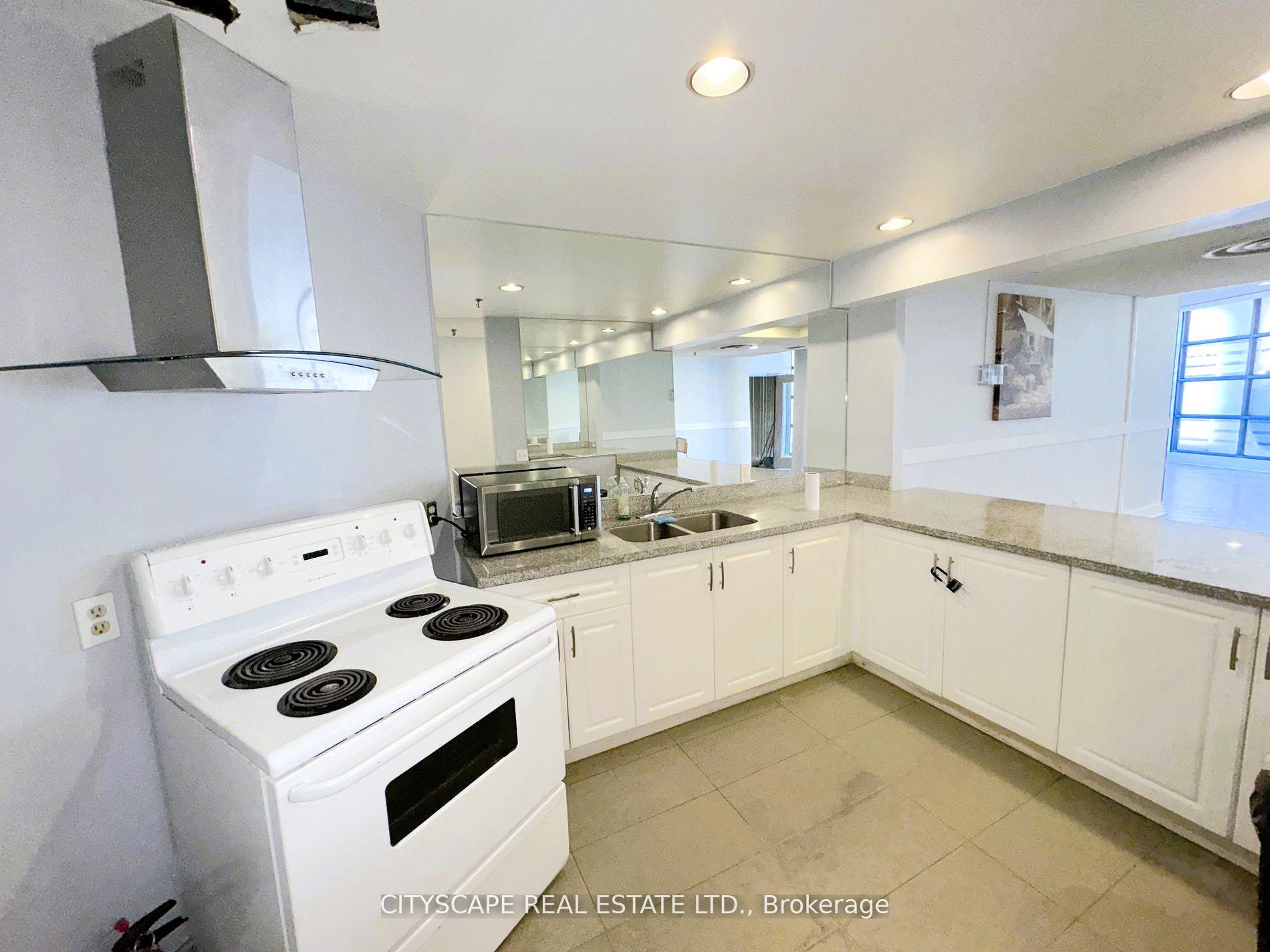 2 Bedrooms Condo at 25 Trailwood, Mississauga For sale