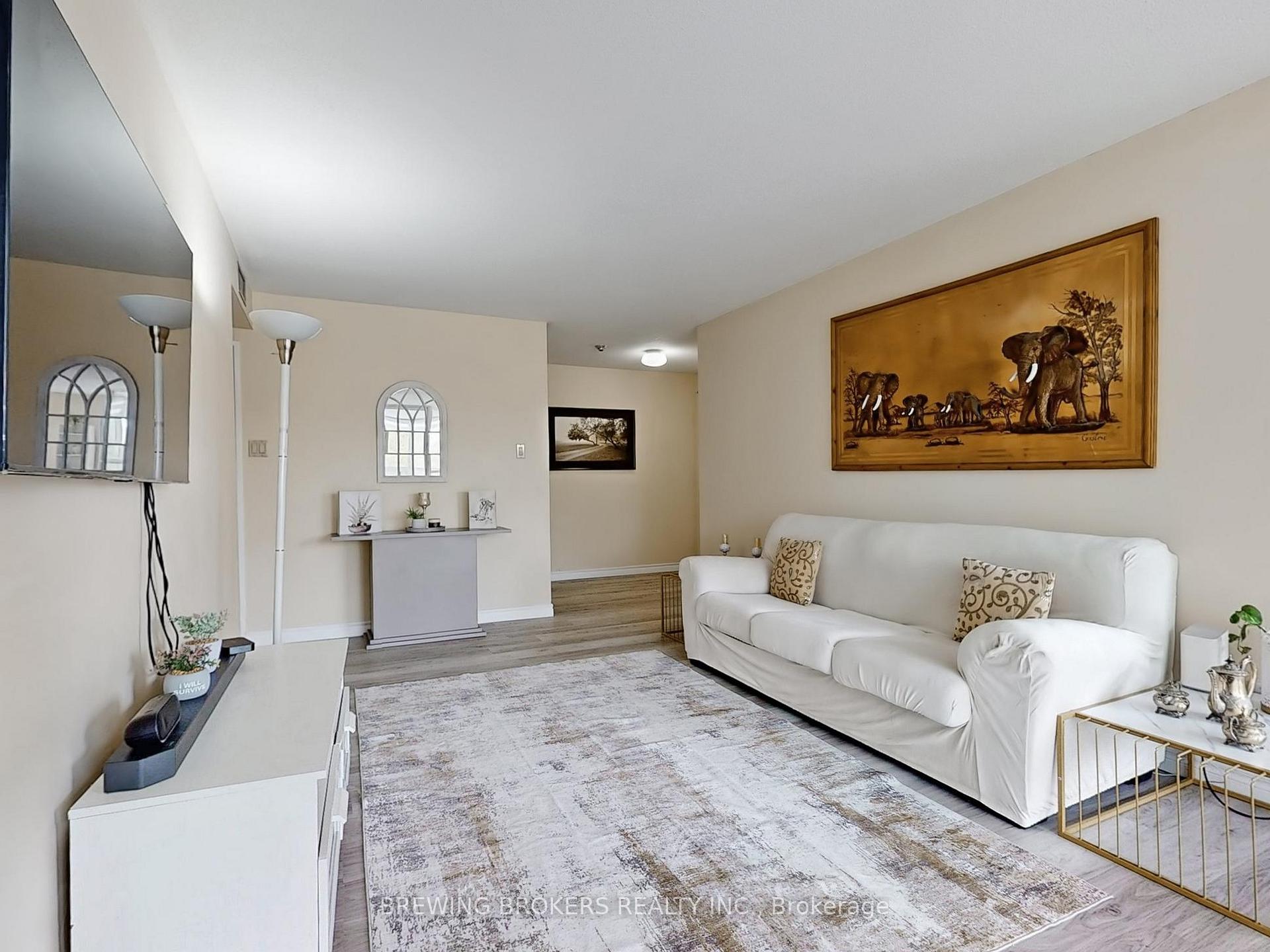 3 Bedrooms Condo at 4450 Tucana, Mississauga For sale